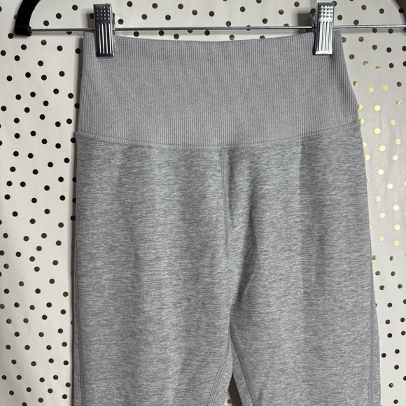 ALO Yoga Women's Gray Leggings - Picture 3 of 10